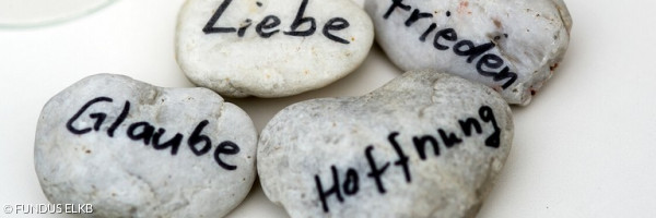 Steine mit Aufschrift