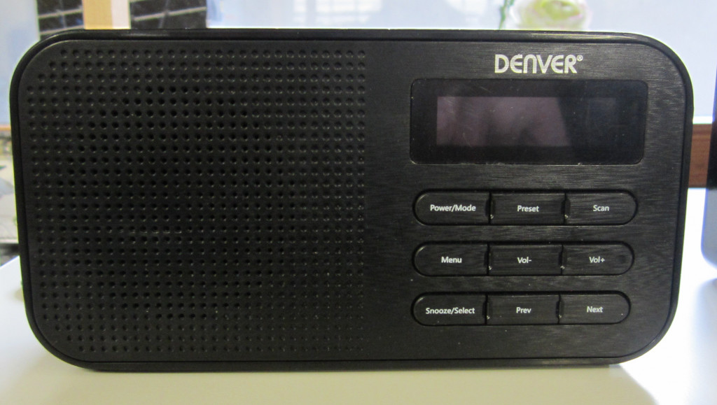 Radio der Marke Denver, Batterie und Netzbetrieb, Netzteil liegt bei, Preis: 10.- €