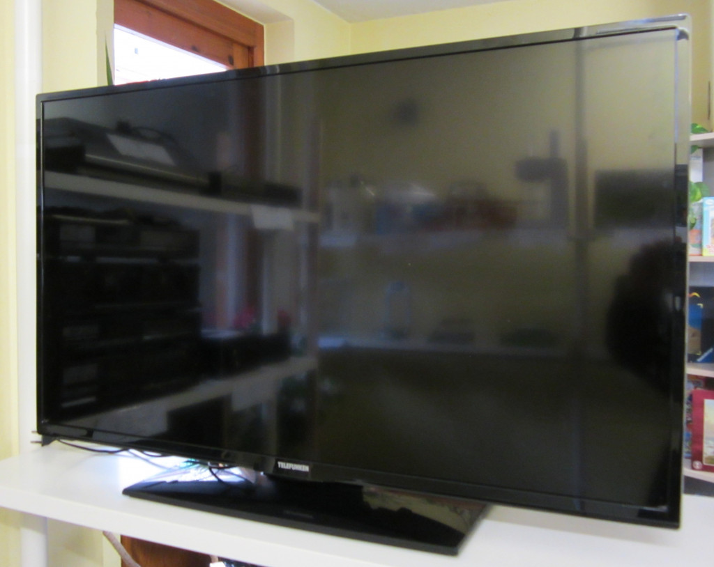 Smart TV 40 Zoll, Marke Telefunken XF40A300, Preis: 100.- €