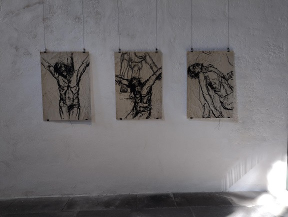 Ausstellung "Ein geschundener Körper auf geschundenem Papier" von Corinna Smok - September 2026