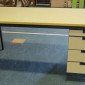 Schreibtisch mit Container, sehr guter Zustand, Preis: 40,- €