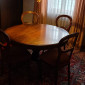 Volholztisch rund ausziehbar 95 - 145 cm, mit 4 Stühlen Preis: 100,- €