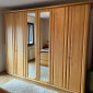 Kleiderschrank 6 Türen, Länge 320 cm, Höhe 225 cm. Preis: 95,- € 