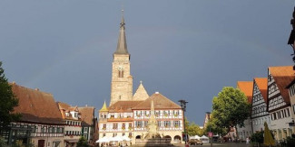 Stadtkirche und Rathaus